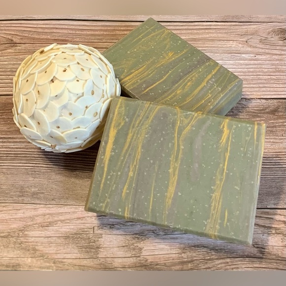Hand Crafted Artisan Vegan Soap in Rich Magnolia Colors with Coconut Milk - Picture 4 of 7